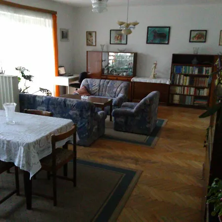 Tripokojovy Byt 100m2 S Terasou A Zahradou 300m2 Apartman Poděbrady