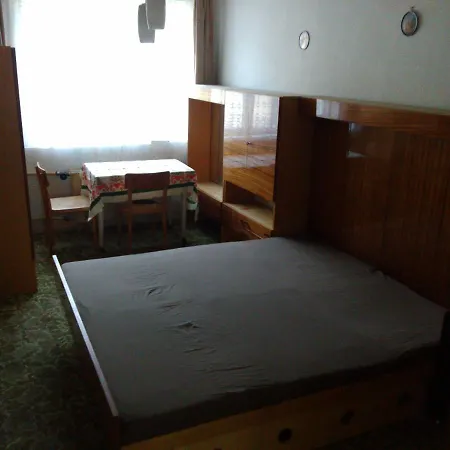 Tripokojovy Byt 100m2 S Terasou A Zahradou 300m2 Apartman *