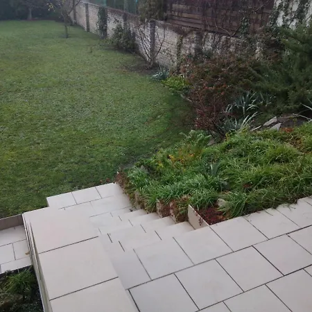 Apartman Tripokojovy Byt 100m2 S Terasou A Zahradou 300m2 Poděbrady