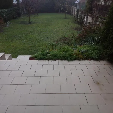 Apartman Tripokojovy Byt 100m2 S Terasou A Zahradou 300m2 *